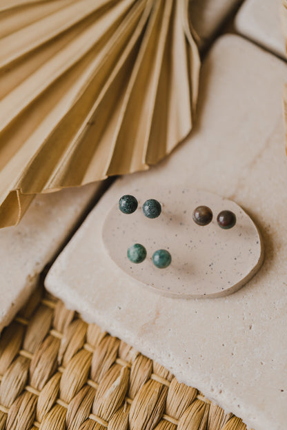 green aventurine gemstone earrings (6 mm)