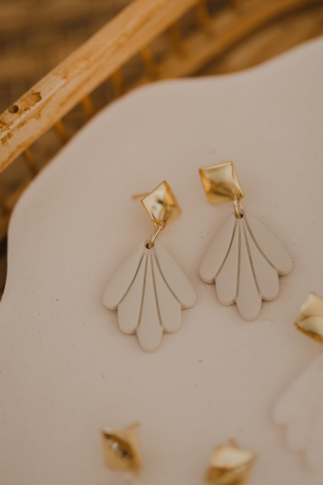 MARJA - small drop earrings gold