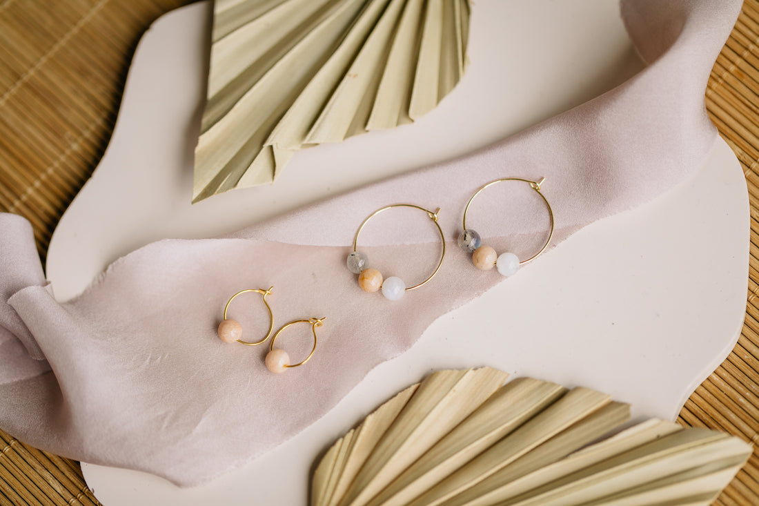 Hoop earrings with round plate - champagne colors