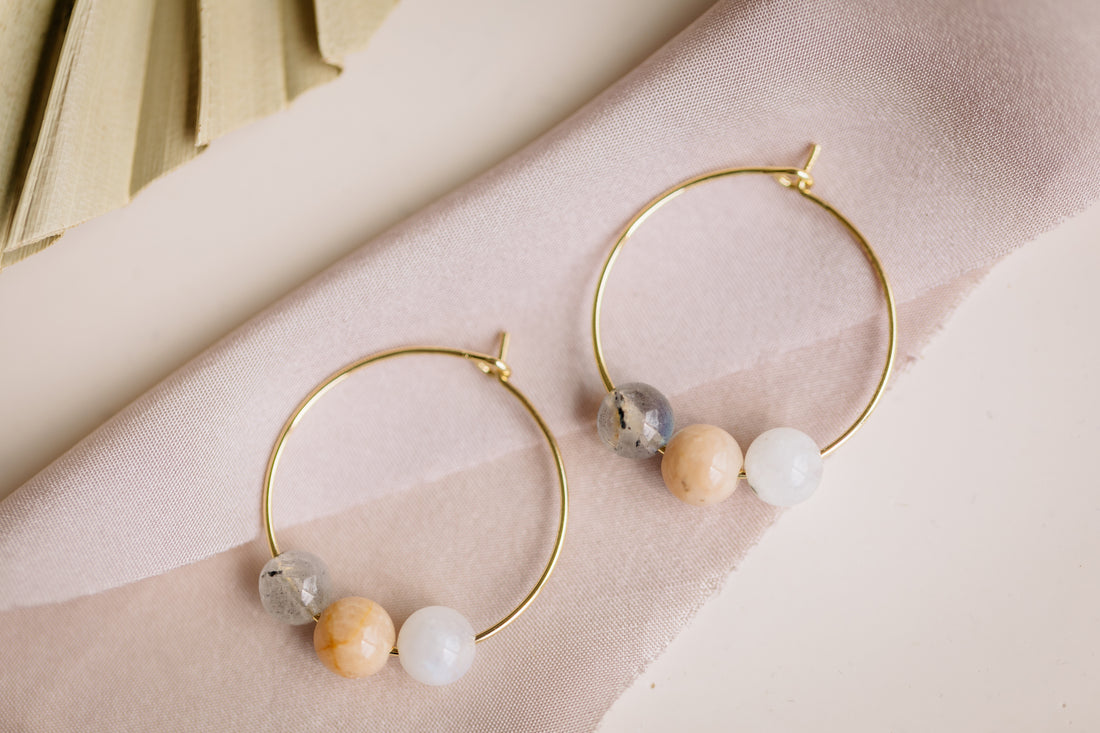 Hoop earrings with round plate - champagne colors