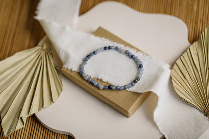 Bracelet with blue sodalite gemstone beads