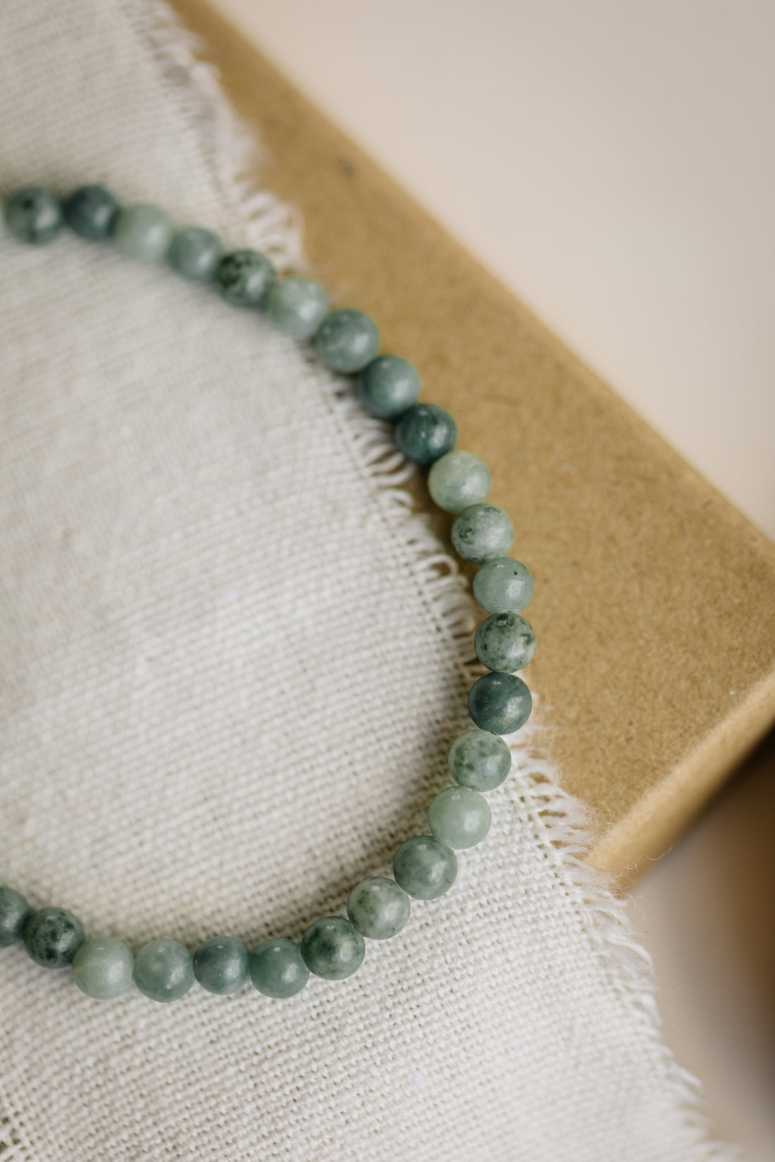 Bracelet with light green jade gemstone beads