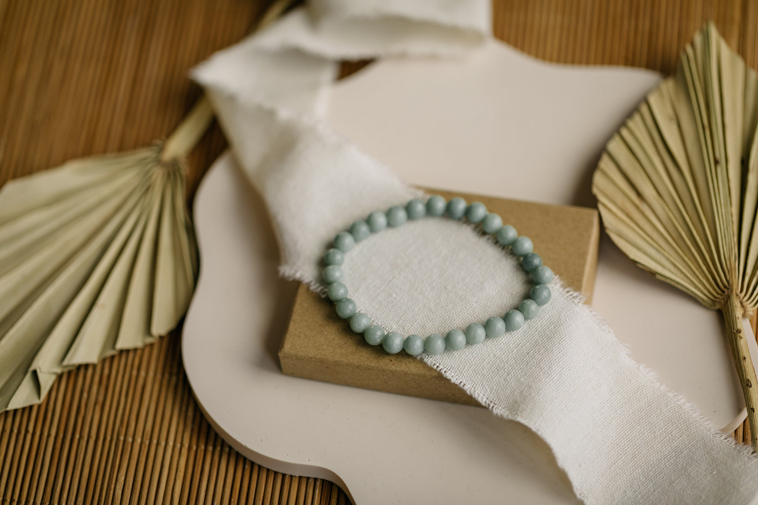 Bracelet with light green jade gemstone beads