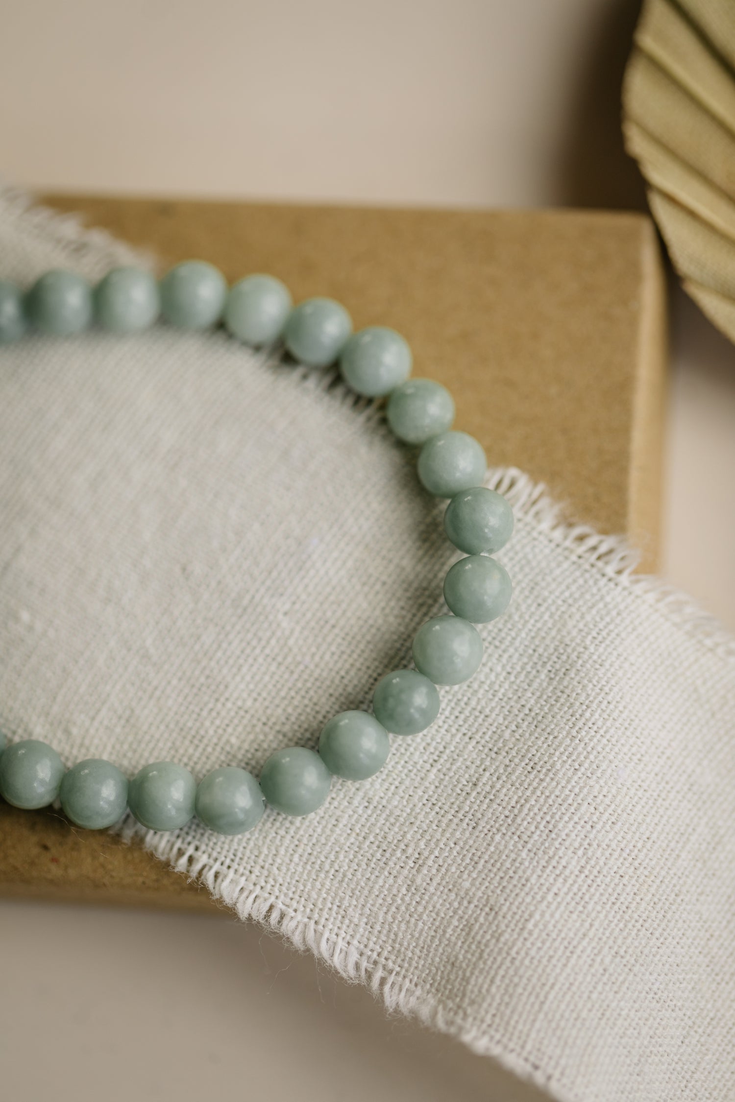 Bracelet with light green jade gemstone beads