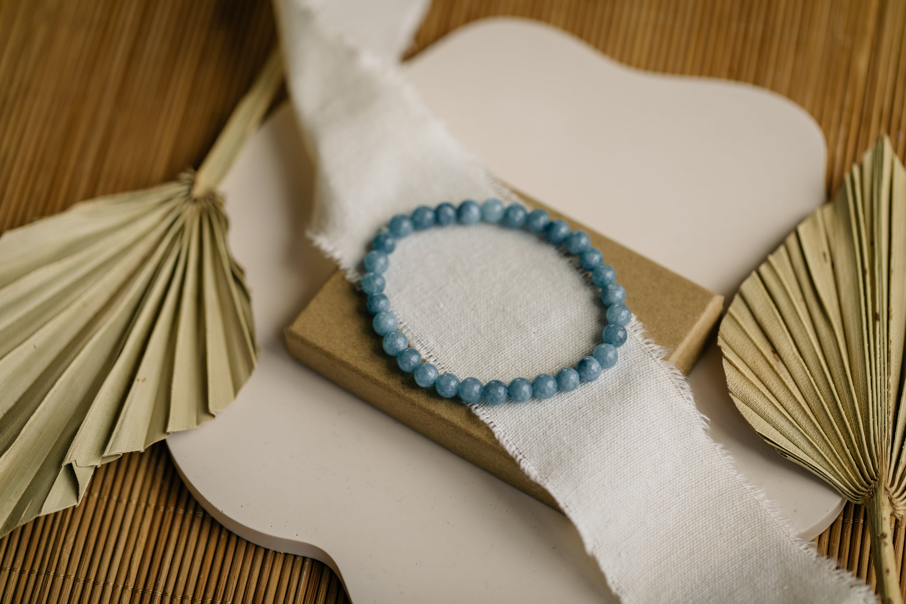 Armband mit blauen Aquamarin Edelstein Perlen