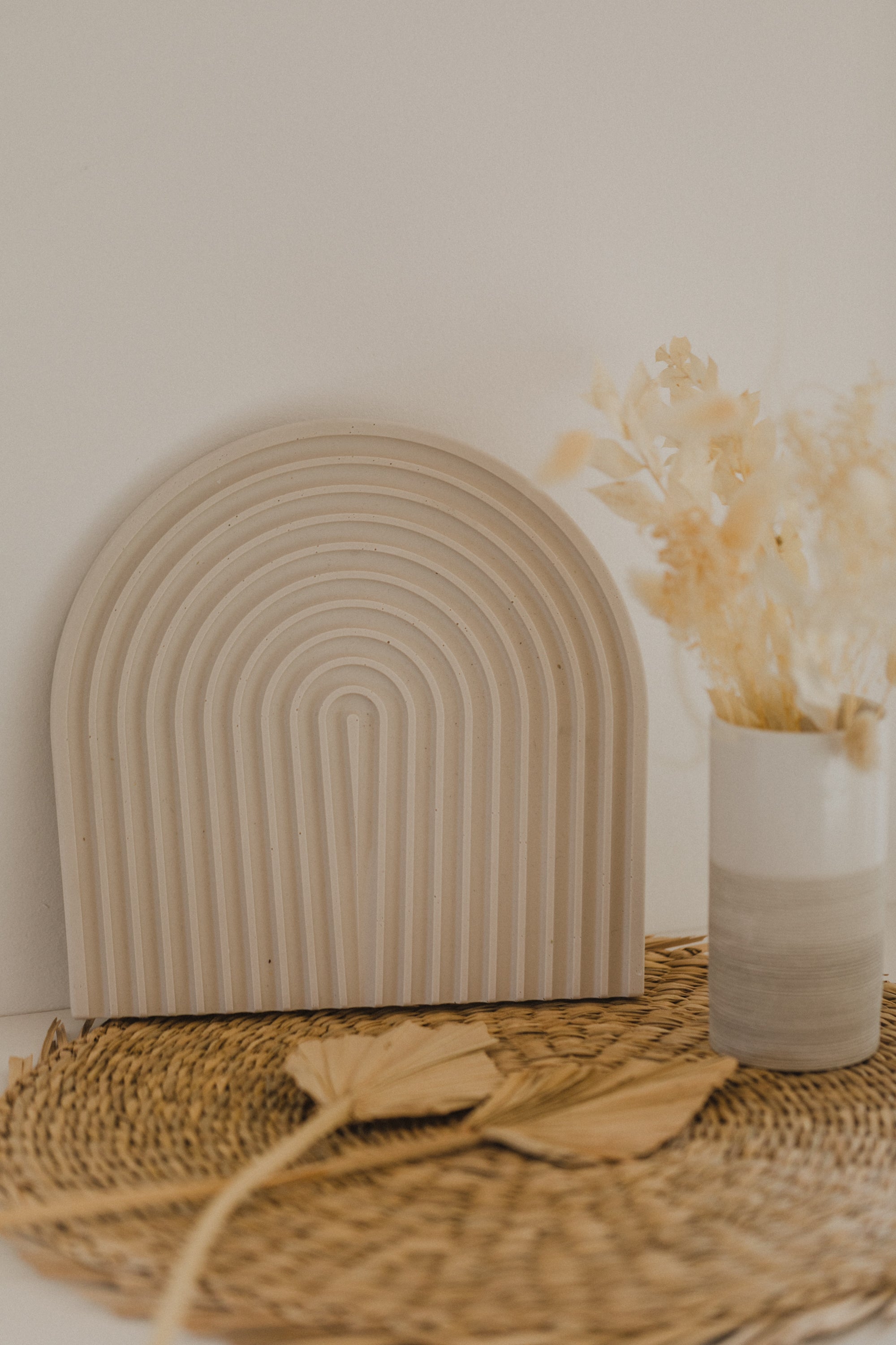 Decorative tray arch made of Jesmonite