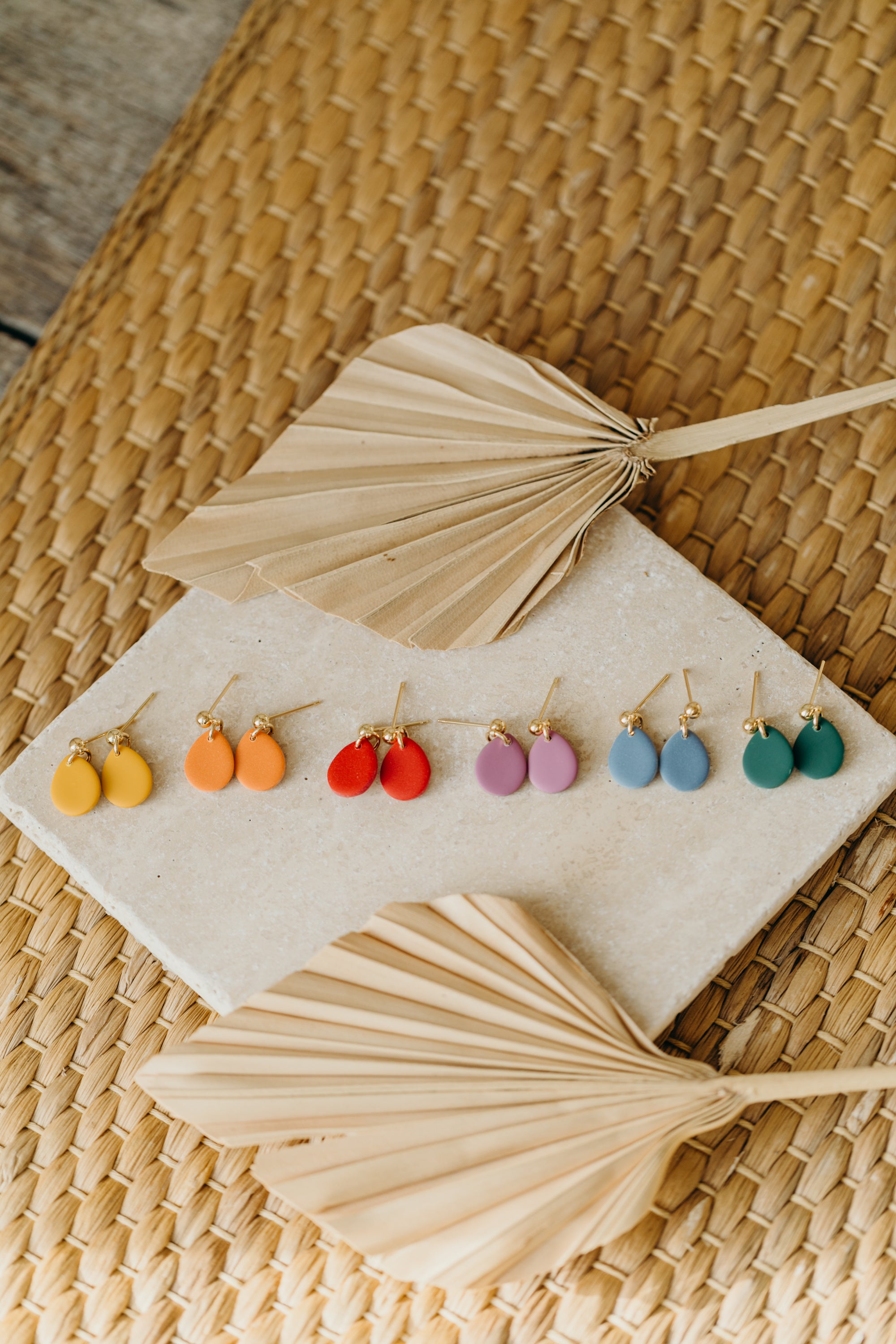 NOMI - small drop earrings in bright colors