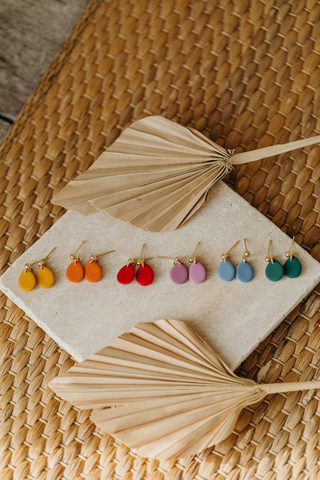 NOMI - small drop earrings in bright colors