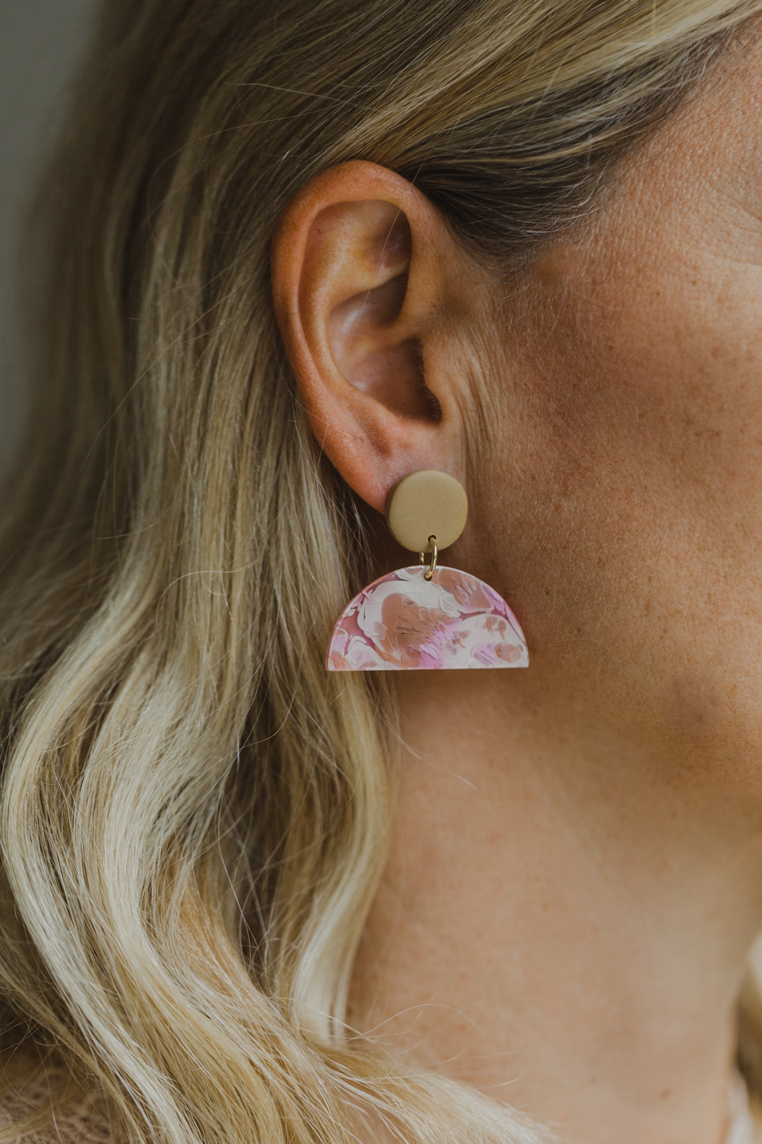 golden earrings with acrylic in white, petrol and brown