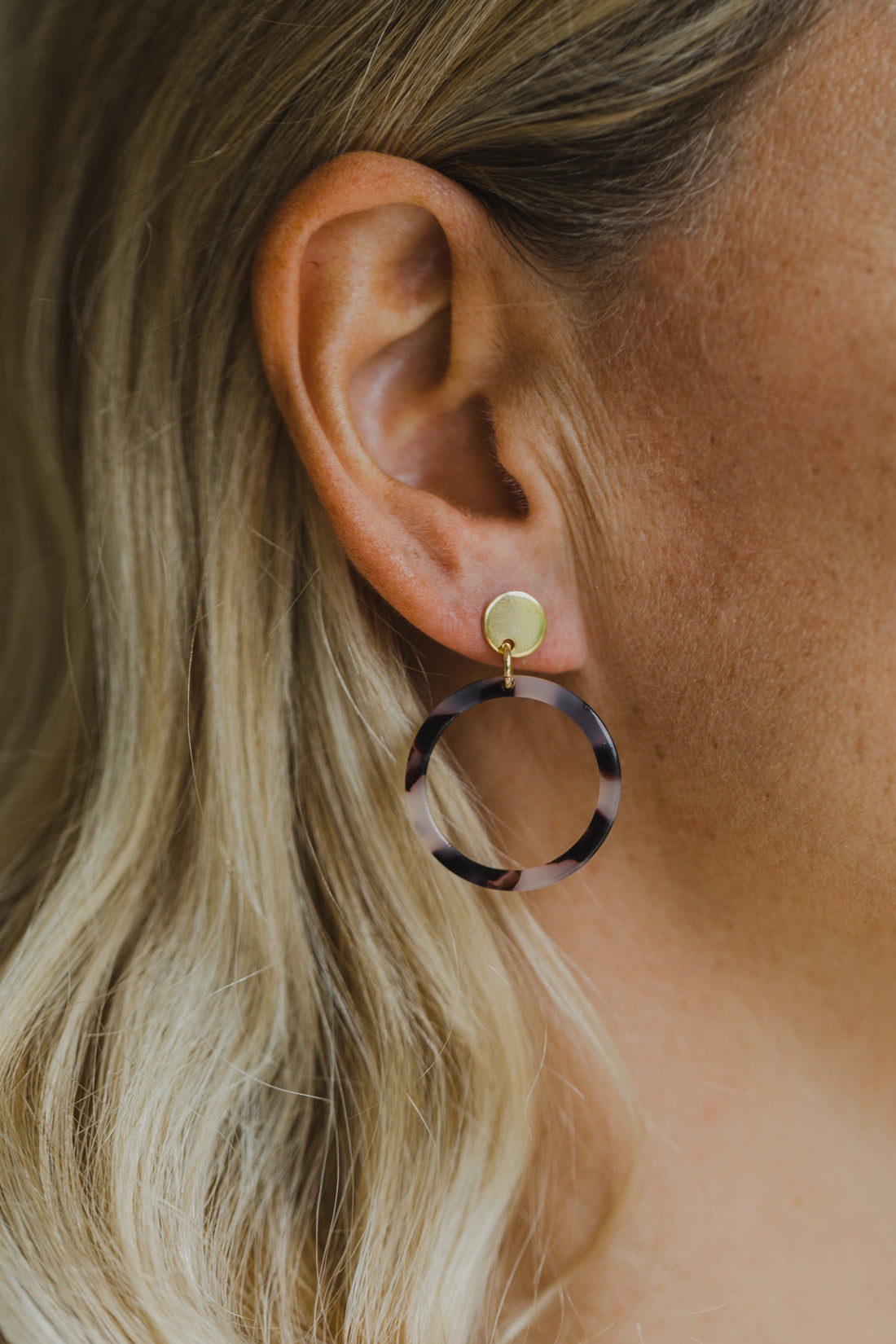 golden earrings with acrylic in white, petrol and brown