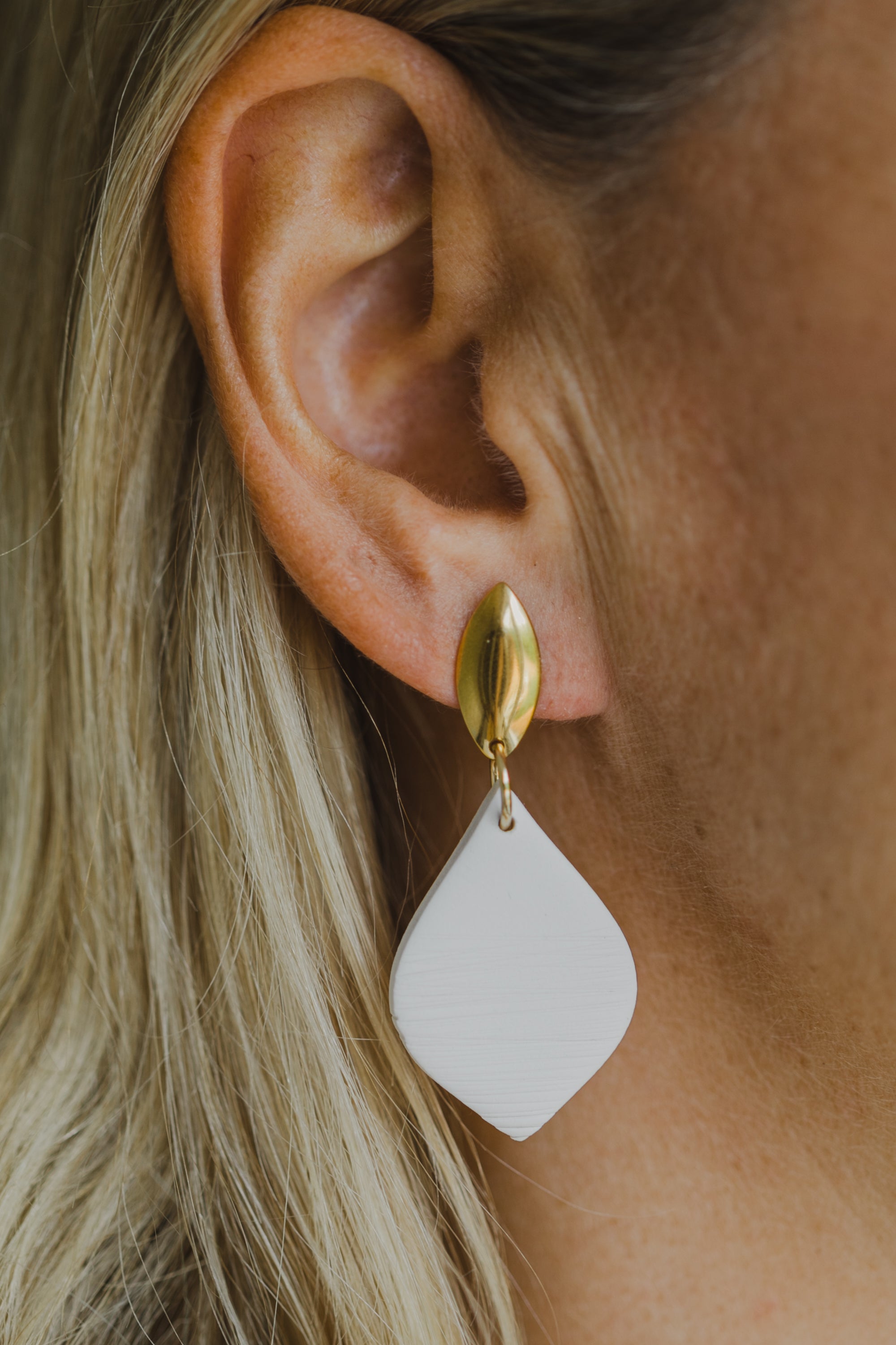 MARJA - small drop earrings gold