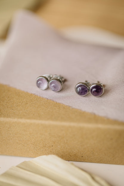 lila Amethyst Edelstein Ohrstecker Silber (6 mm)