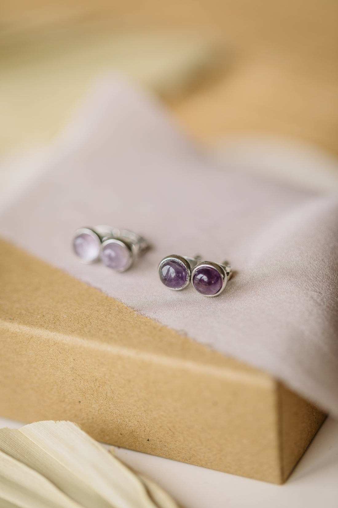 lila Amethyst Edelstein Ohrstecker Silber (6 mm)