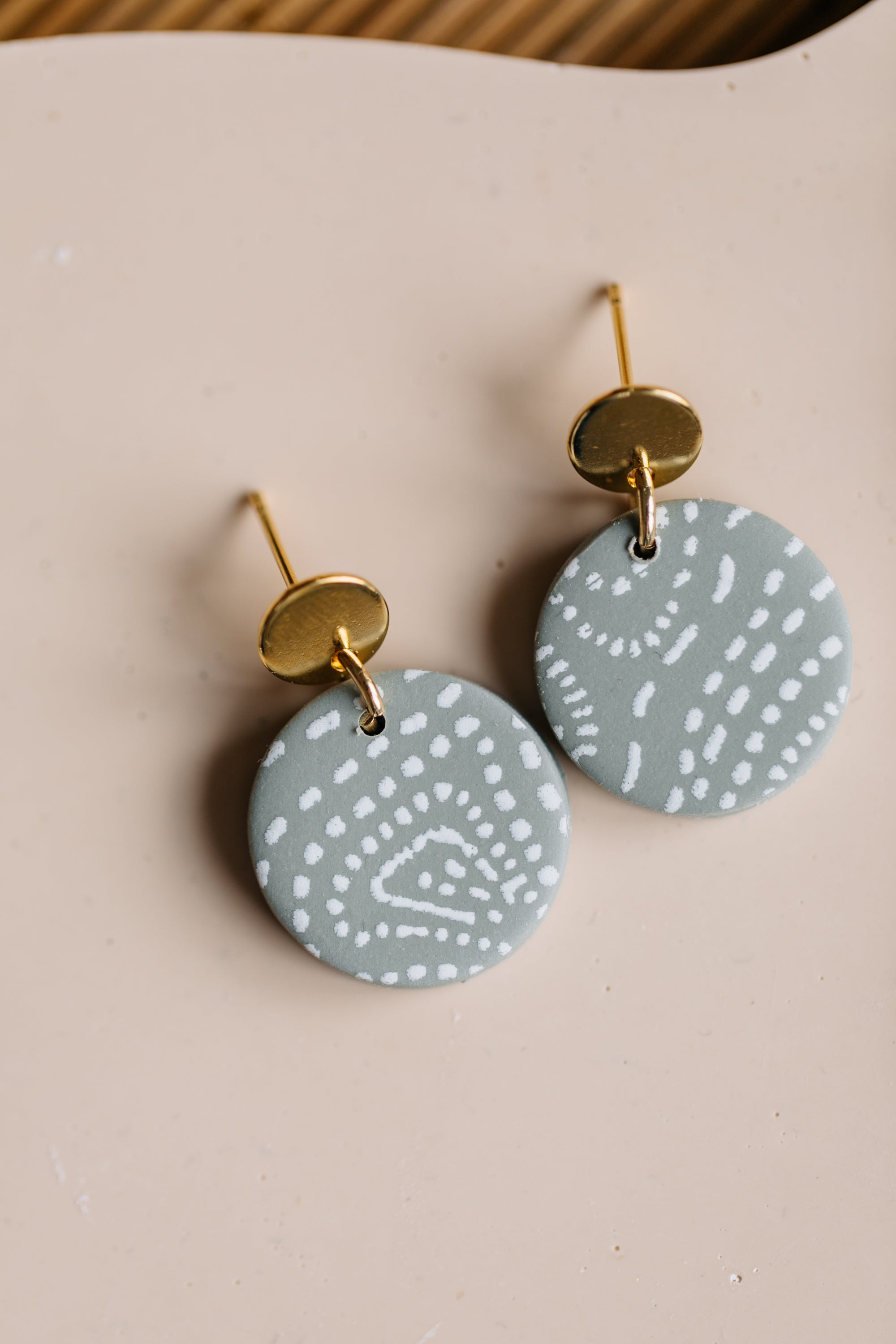 MARJA - small drop earrings gold