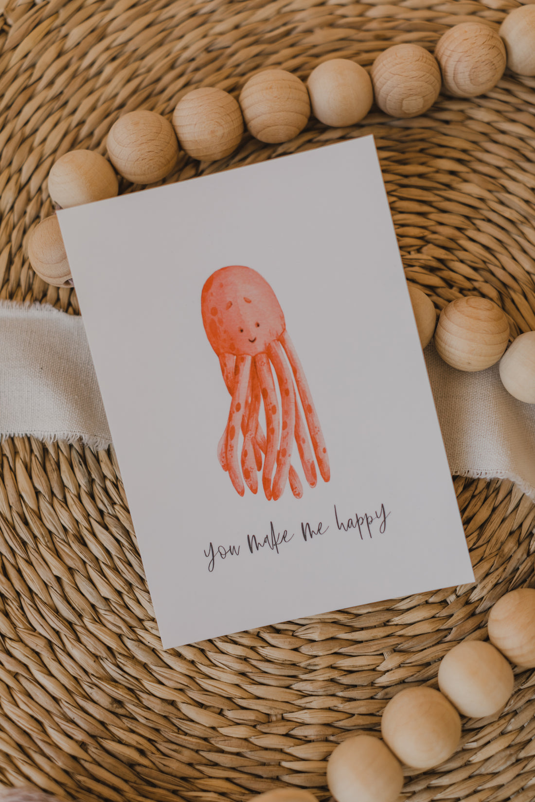 Postkarte roter Oktopus mit dem Aufdruck &quot;you make me happy&quot;