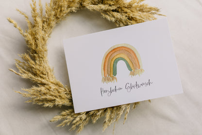 Postkarte bunter Regenbogen mit dem Aufdruck &quot;Herzlichen Glückwunsch&quot;