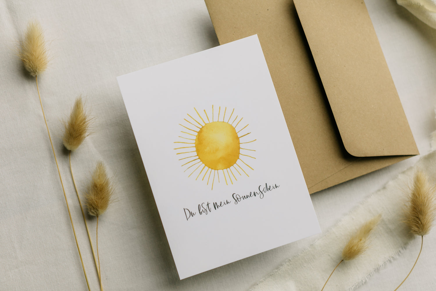 Postkarte gelbe Sonne mit dem Aufdruck &quot;Du bist mein Sonnenschein&quot;