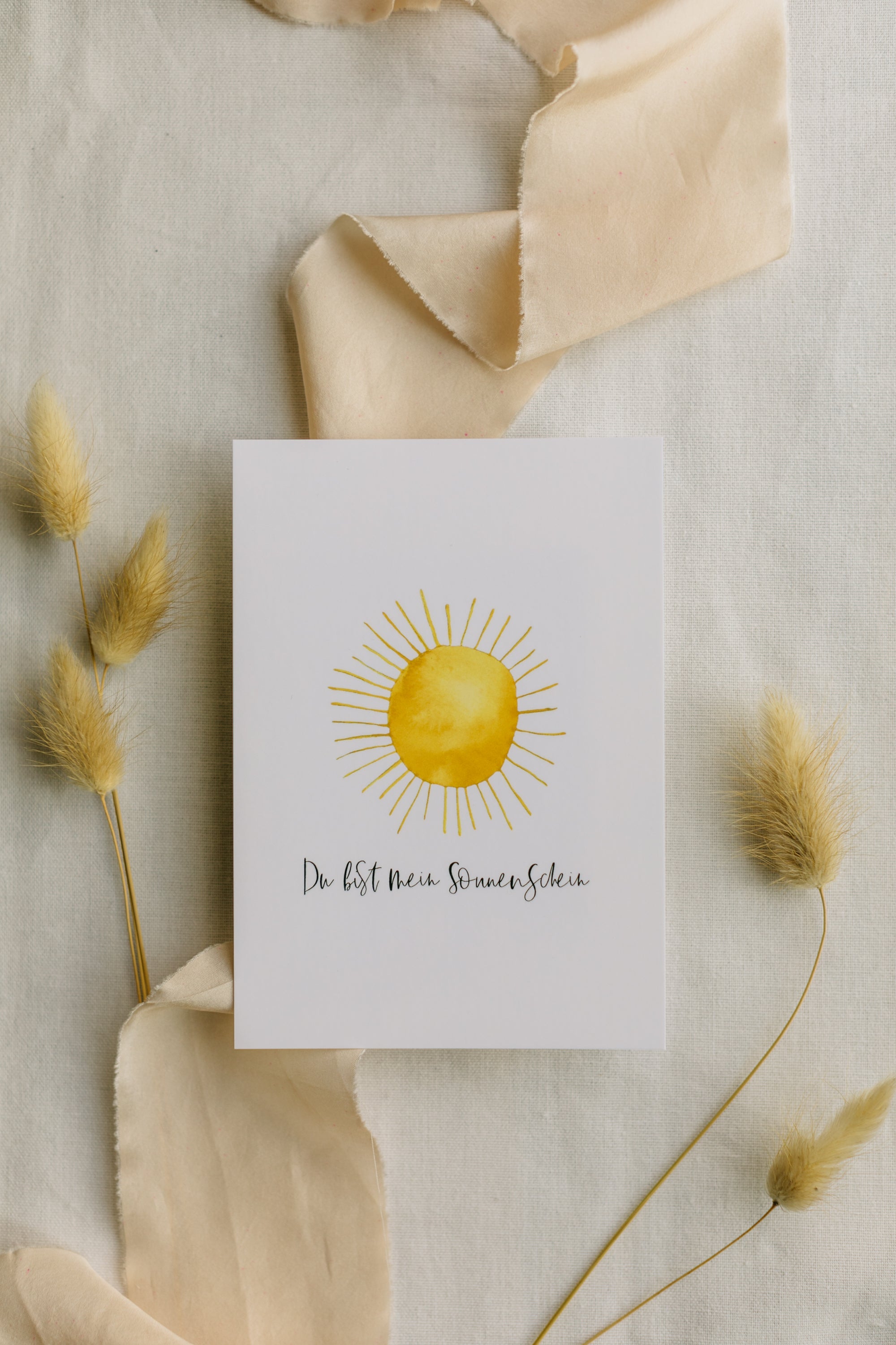 Postkarte gelbe Sonne mit dem Aufdruck &quot;Du bist mein Sonnenschein&quot;