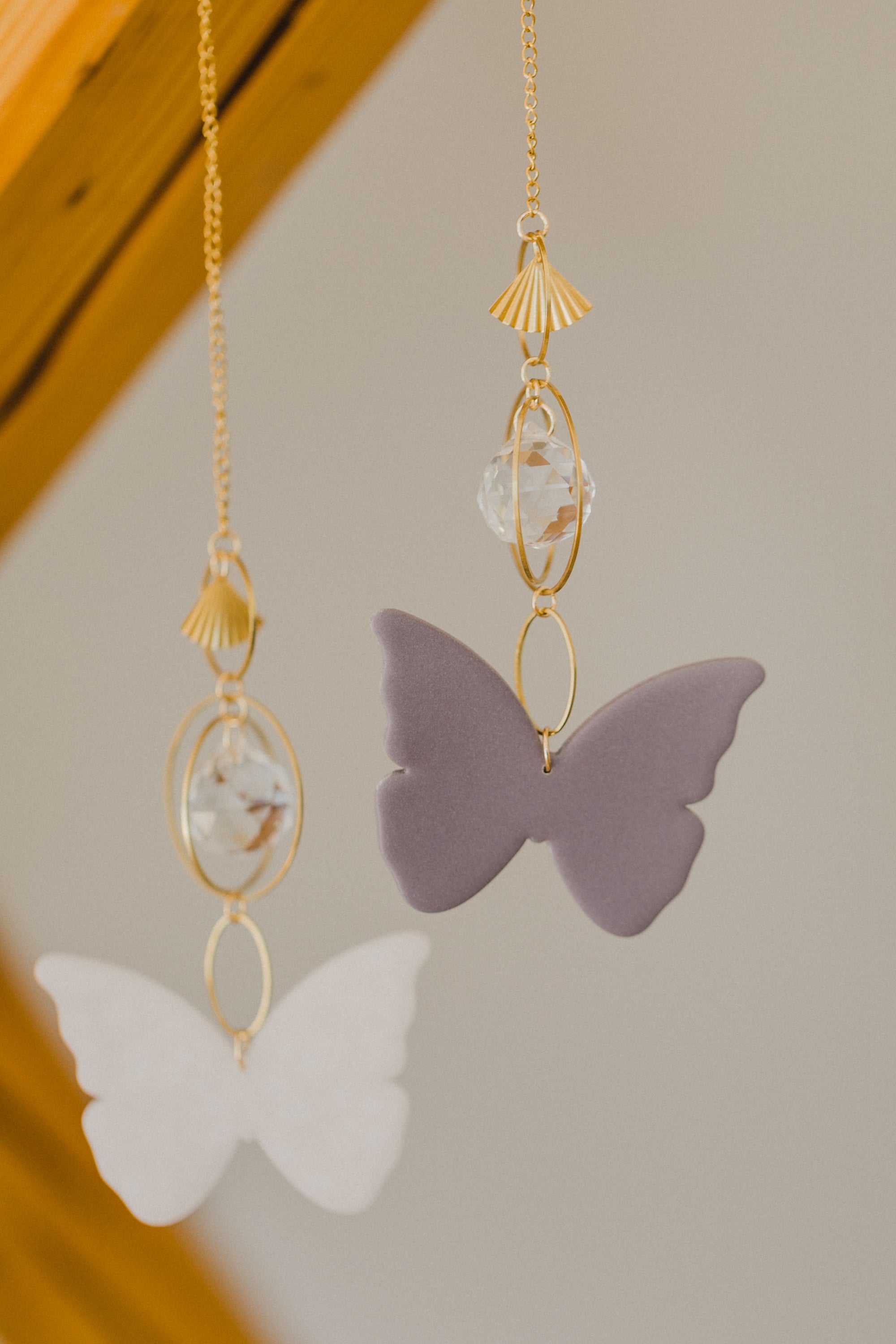 Suncatcher butterfly, purple or white 