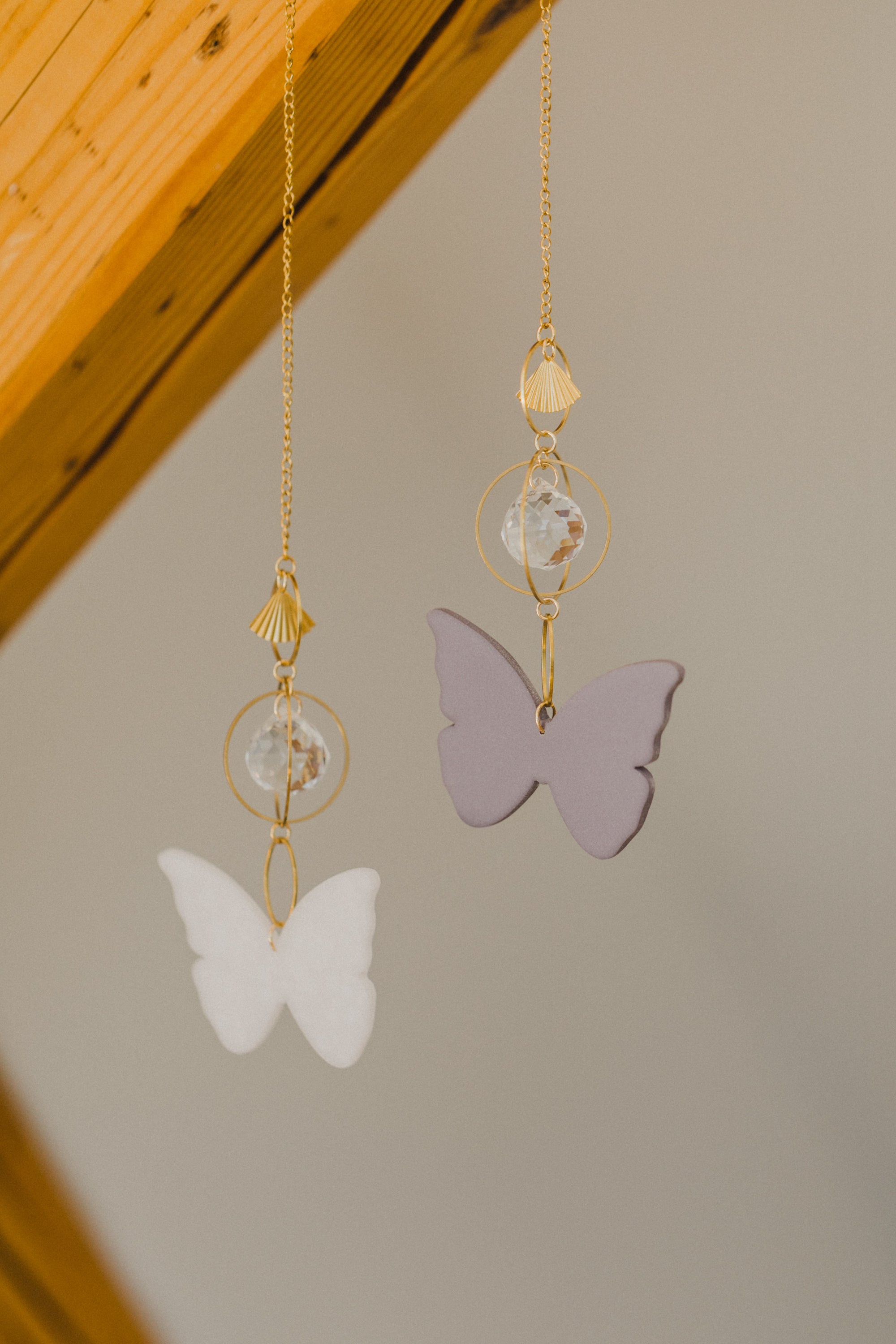 Suncatcher butterfly, purple or white 