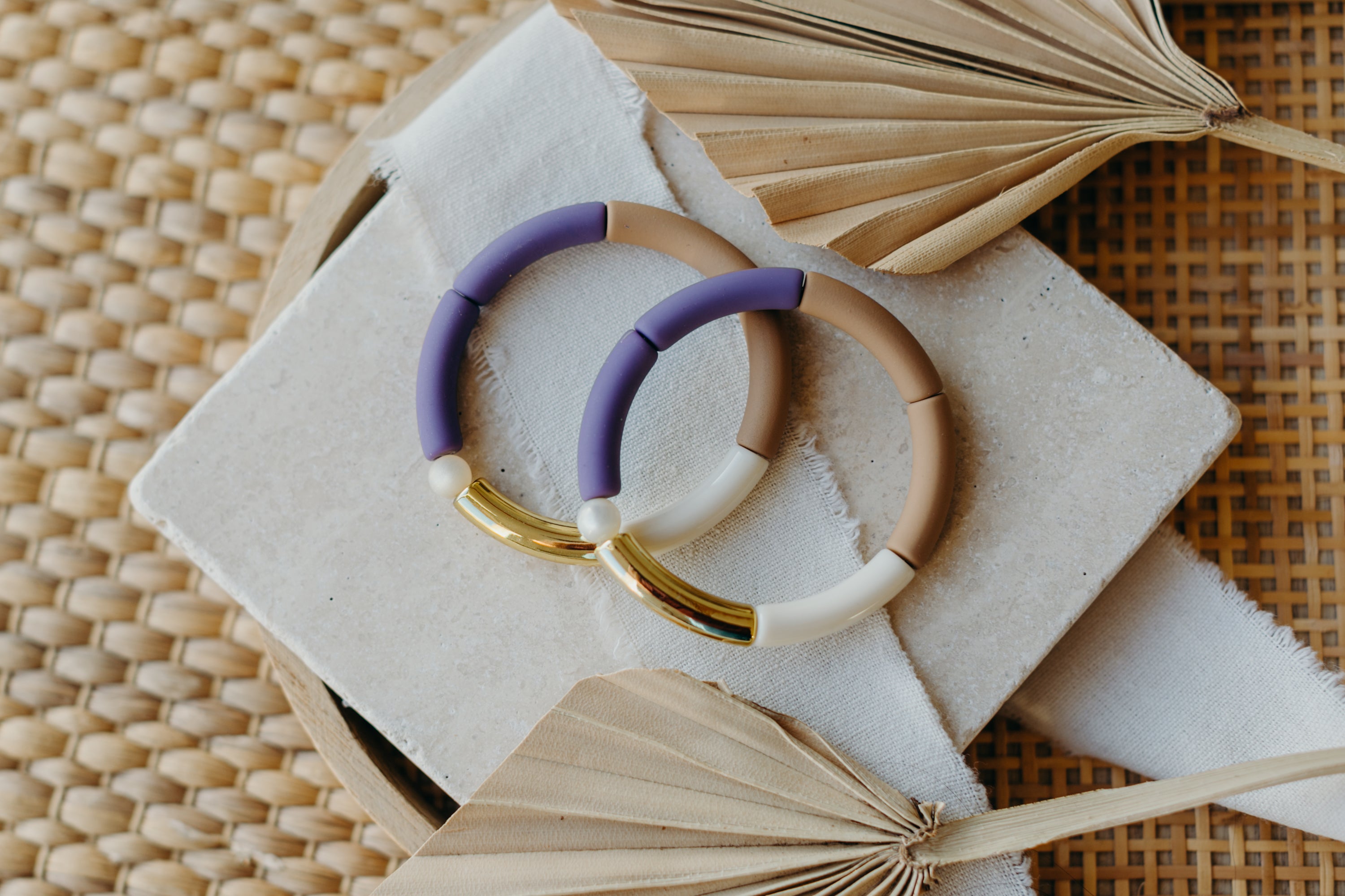 Pearl bracelet with tube pearls in gold, light brown, purple and white