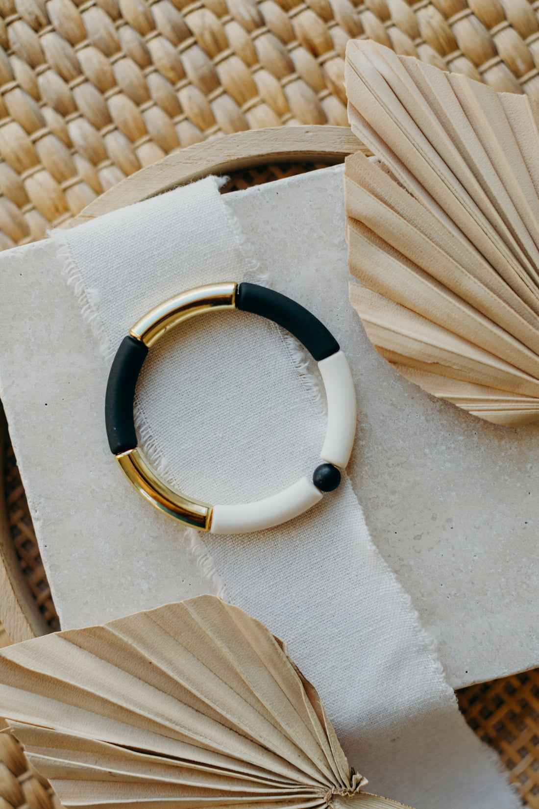 Pearl bracelet with tube beads in gold, black and white