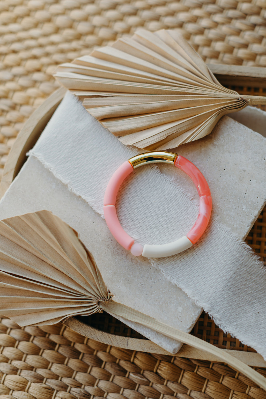 Perlenarmband mit Tube Perlen in Gold, Rosa, Pink und Creme