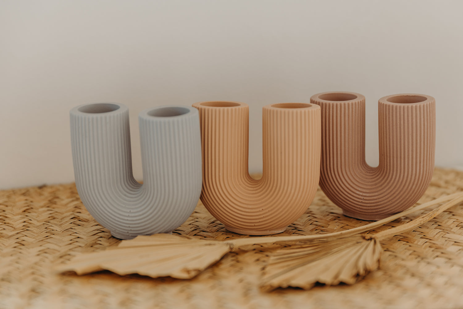 kleine altrosa Vase in U-Form