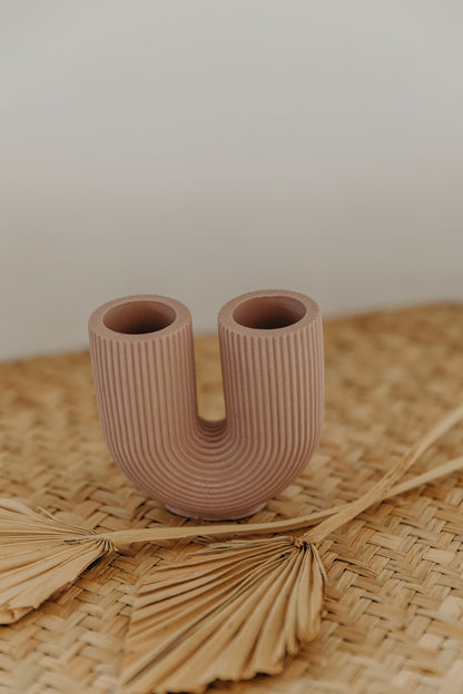 kleine lila  Vase in U-Form