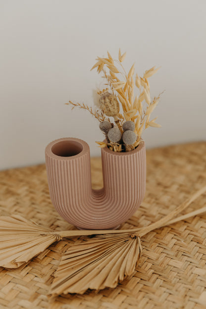 kleine lila  Vase in U-Form